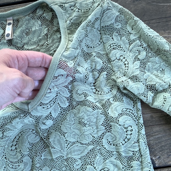 Vintage Three Dots Lace 3/4 Sleeve Top - Picture 5 of 11